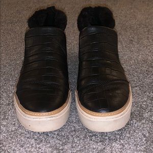 Toms Paxton slip-ons